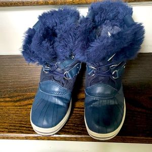 Snow boots size 5